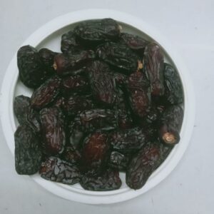 Standard Kalmi Saudi Arabian Dates (also knows as Safawi/Safavi) dates are known for their flavor and texture. Firm and filling, these dark colored dates are a delight to eat. Dry or soft (wet) dates are normally eaten out-of-hand.